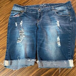 Women’s Bermuda shorts. Size 18